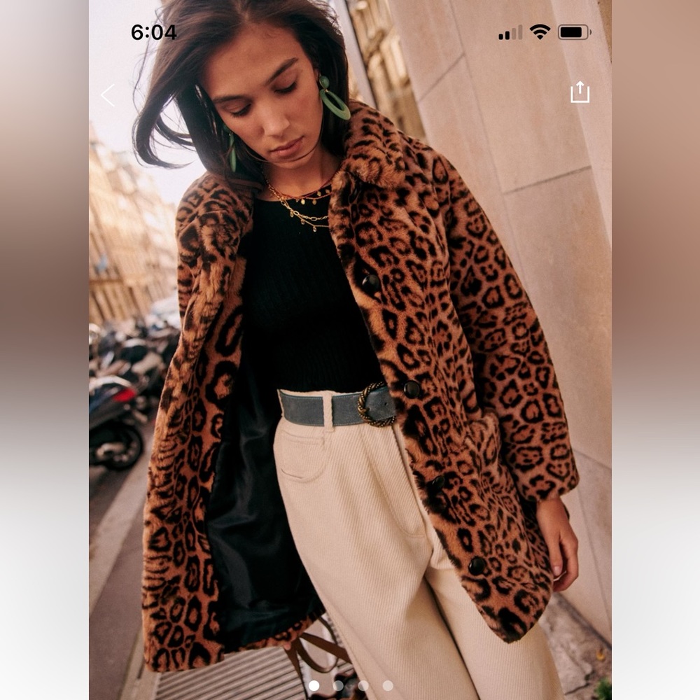 Looking for this coat in size 4! If you’d like to sell please let me know!